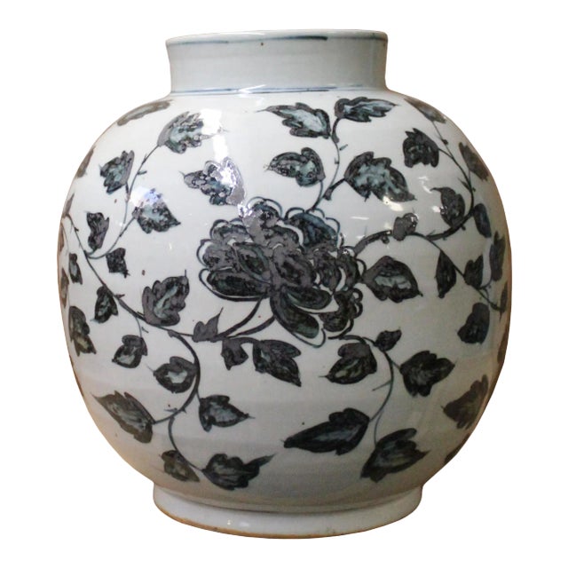 Chinese Gray Blue Off White Flowers Graphic Fat Round Ceramic Vase For Sale