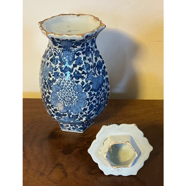 Antique 18th Century Blue & White Delft Vase With Figural Lion Lid in the Chinoiserie Style by the De Porceleyne Bijl Factory Circa 1775 For Sale - Image 14 of 15