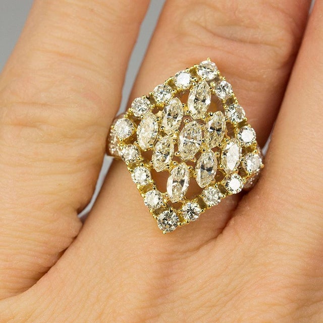 Contemporary Late 20th Century 18k Diamond Cocktail Ring, Size 6.5 For Sale - Image 3 of 3