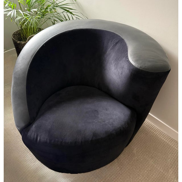 Vladimir Kagan 1980s Vladimir Kagan for Directional Pair of Nautilus Chairs & Pouf For Sale - Image 4 of 6