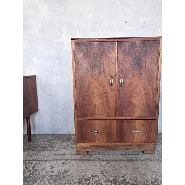 1930s Art Deco Figured Walnut and Oak Cabinet, 1930s For Sale - Image 5 of 11