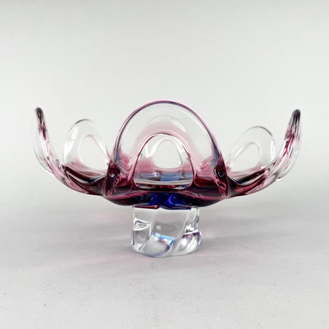Czech Art Glass Bowl attributed to Josef Hospodka for Chribska Glassworks, 1960s For Sale - Image 6 of 8