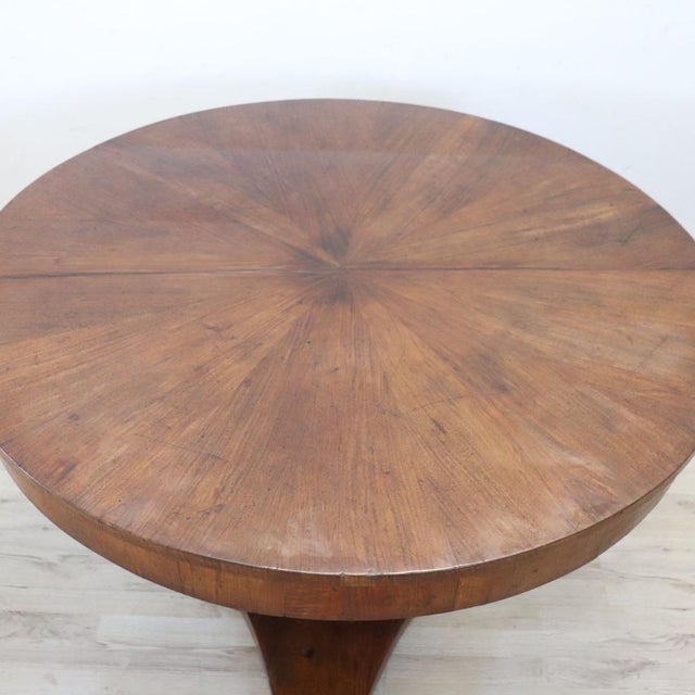 Antique Round Table in Walnut, 1800s For Sale - Image 4 of 12