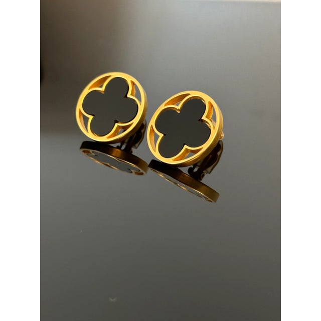 Late 20th Century Vintage Karl Lagerfeld Alhambra Quatrefoil Clip on Earrings Black Gold - 2 Pieces For Sale - Image 5 of 10