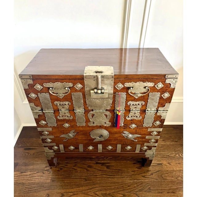 Mid 19th Century Korean Wedding Bandaji Chest Joseon Dynasty Original Invoice For Sale In Atlanta - Image 6 of 12