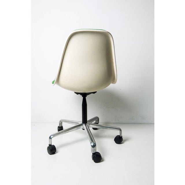 Fiberglass PSC Chair by Eames for Herman Miller, 1960s For Sale - Image 5 of 8