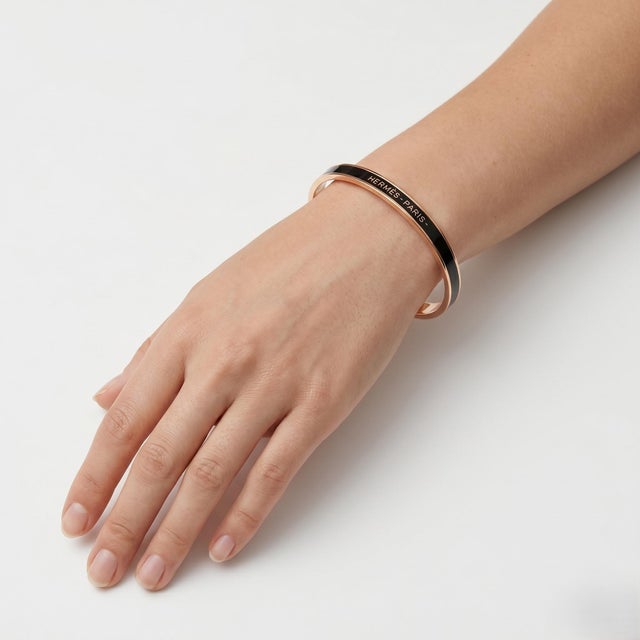 Elevate your accessory game with the exquisite Hermès Paris Bangle, a stunning fusion of luxury and elegance. Crafted from...