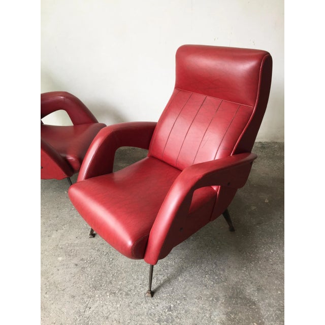1950s Set of Mid-Century Red Faux Leather and Iron Lounge Chairs Attributed to Carlo de Carli For Sale - Image 5 of 11