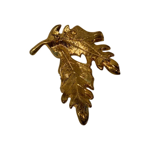 Kenneth Jay Lane 1980s Kenneth Jay Lane Amber / Yellow Crystal / Peridot Green Two Leaf Vintage Brooch For Sale - Image 4 of 5