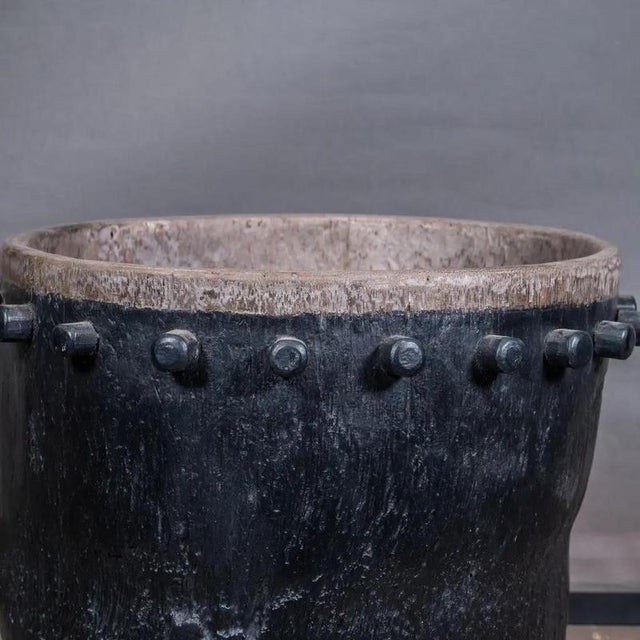 Large Javanese Hand-Carved Drum Pot in Black Teak, 1950s For Sale - Image 4 of 7