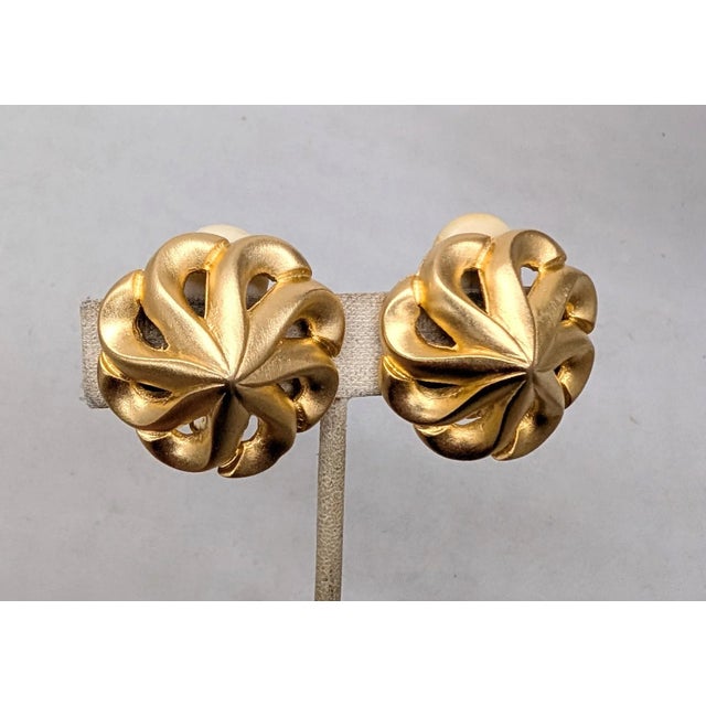 Vintage 1980s Les Bernard Matte Goldtone Spiral Clip Earrings-2 Pieces For Sale - Image 10 of 12