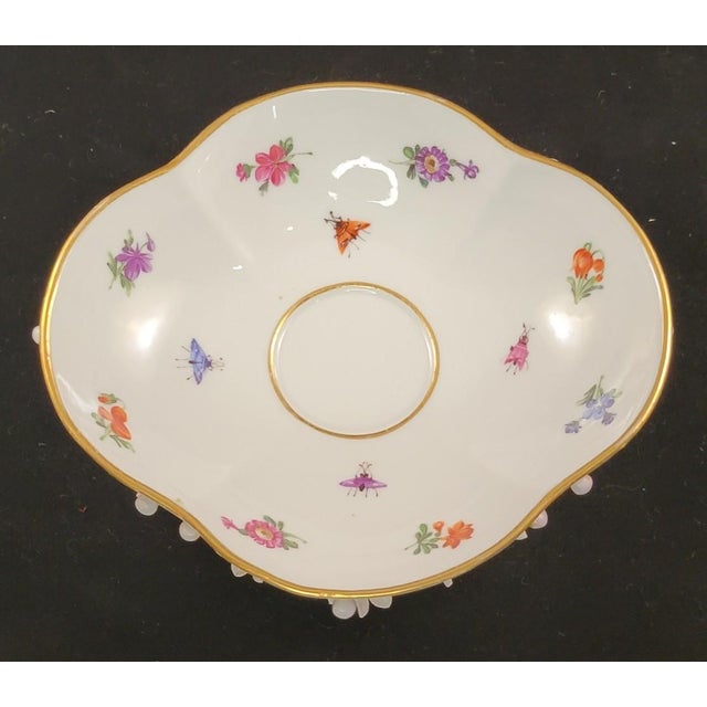 Mid-19th Century Meissen Porcelain Tea Cup and Saucer: Encrusted Flowers, Hand Painted Insects For Sale In Dallas - Image 6 of 10
