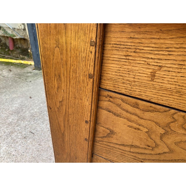 Beautiful and authentic antique bread bin in solid oak from the mid-19th century. Fully pegged, sturdy, and very stable....