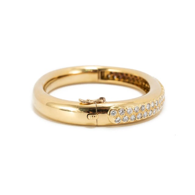 Vintage Swiss 18k Yellow Gold 4.50ct Pave Diamond Hinged Rounded Bangle Bracelet For Sale In Houston - Image 6 of 8