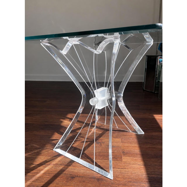 Hollywood Regency Vintage 1970s Lucite Butterfly End Table – Hollywood Regency MCM For Sale - Image 3 of 10