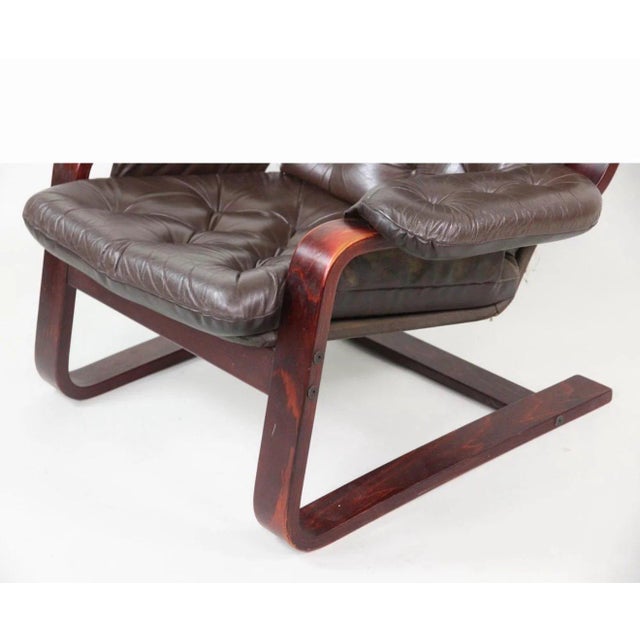 Wood Cantilevered Tufted Leather Lounge Chair | Scandinavian Modern | Rosewood-Toned Bentwood Frame | C. 1970s For Sale - Image 7 of 10