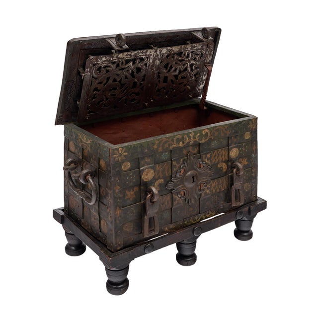 17th Century Spanish Baroque Iron-Mounted Dowry Chest For Sale In Austin - Image 6 of 9