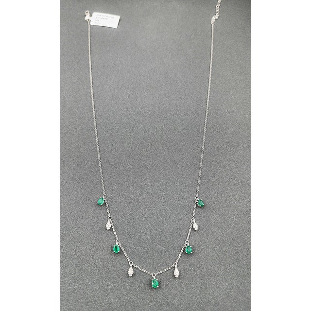 1.00 Ct Natural Emerald & Diamond Necklace For Sale - Image 4 of 9