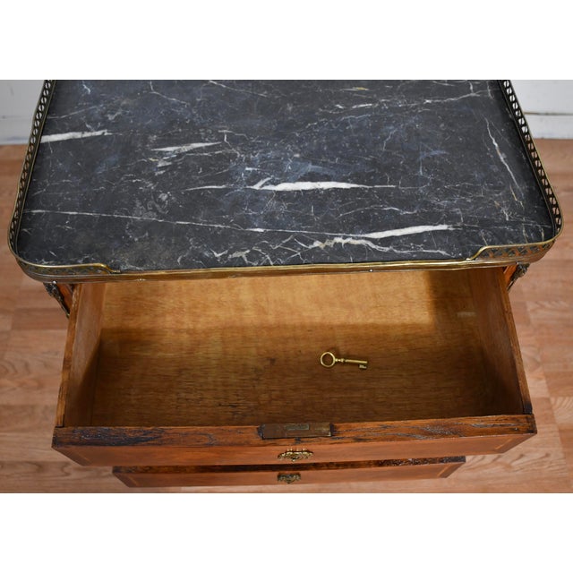 1900 French Louis XV Walnut Satinwood Marble Top Nightstand Bedside Table For Sale - Image 13 of 14