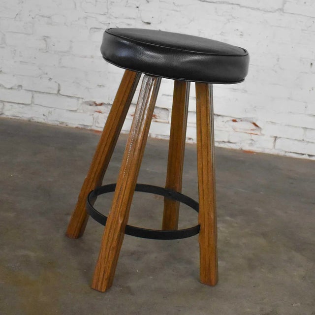 Rustic Mid 20th Century Bar Stool Acorn Brown Finish and Black-Brown Vinyl Faux Leather Seat Attributed to Brandt Ranch Oak For Sale - Image 3 of 12