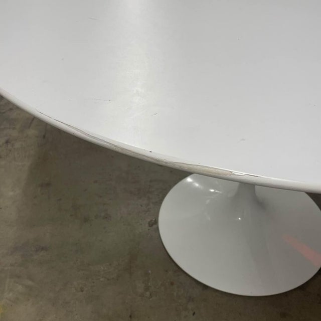 2020s Knoll Saarinen Round Dining Table 47" — Authentic, White For Sale - Image 5 of 6