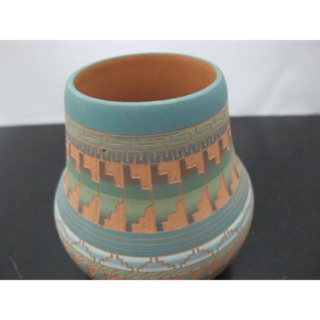 Navajo Native American Susie Charlie Signed Sgrafitto Pottery Vase For Sale - Image 4 of 4