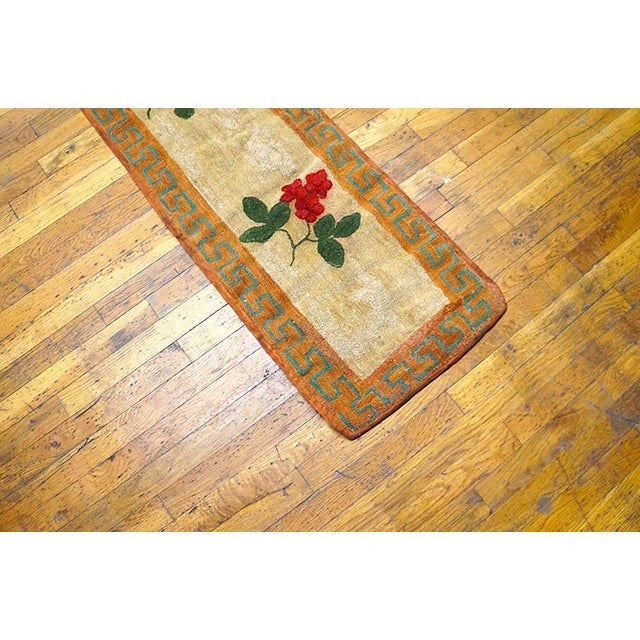 1870s Beige Floral Folk Art Antique American Hooked Rug 1'5" X 11'4" Handknotted Wool Carpet For Sale - Image 4 of 4