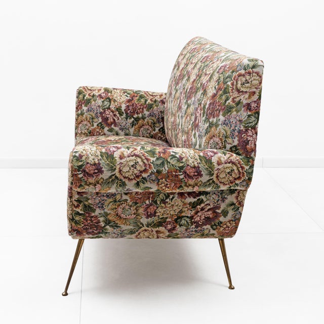 1950s Mid-Century Modern Italian Sofa in thhe style of Gigi Radice for Minotti, 1950s For Sale - Image 5 of 9