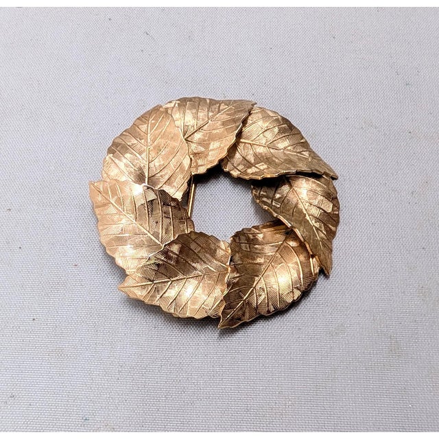 Vintage Signed Napier Goldtone Textured Leaf Wreath Brooch For Sale In Philadelphia - Image 6 of 7