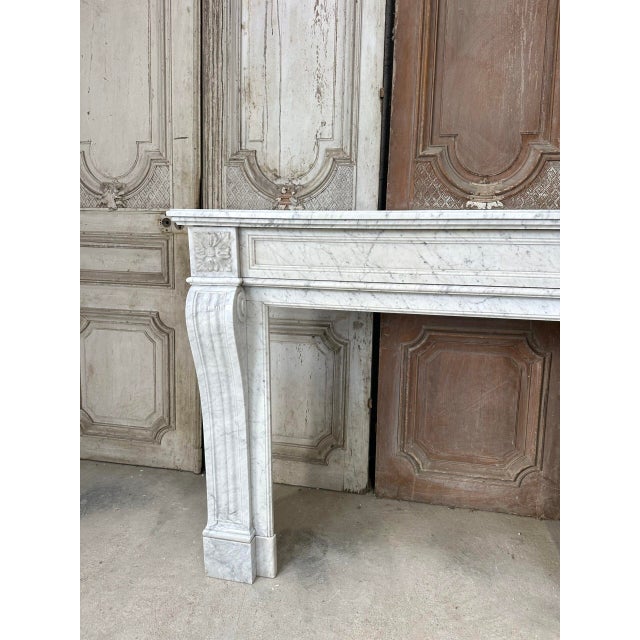 French Louis XVI Style White Carrara Marble Fireplace, 1890 For Sale - Image 9 of 14