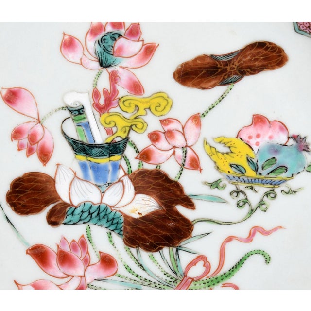 Early 18th Century Chinese Export Porcelain Famille Rose Octagonal Botanical Dish For Sale - Image 4 of 6