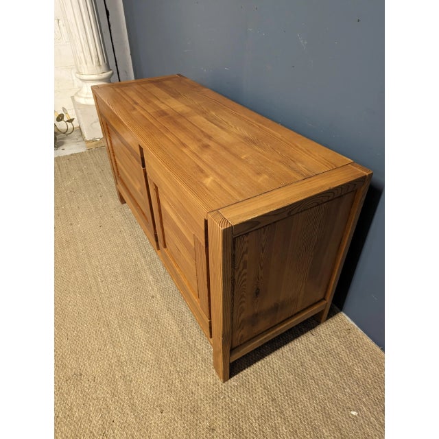 Low Buffet TV Cabinet in Fir, in Very Good conditions.