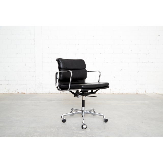 Condition: Good condition with moderate signs of use. The gas spring has been replaced and is new. The design duo Charles...