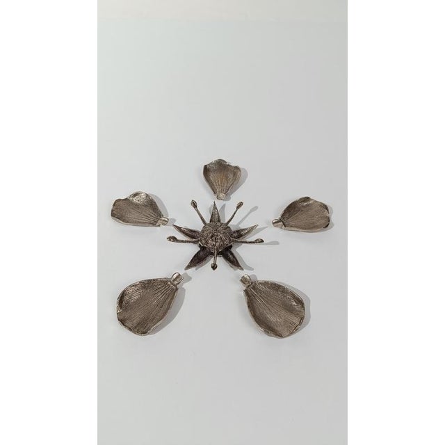 1970s Silver-Plated Flower-Shaped Cocktail Ashtray with Removable Petals from Gucci, 1970s For Sale - Image 5 of 16