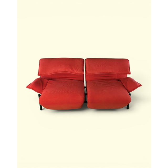 Presenting the 1983 two-seater sofa Cassina Veranda – a manifesto of comfort. This revolutionary sofa forever changed the...