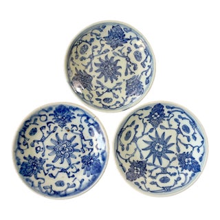19th Century Daoguang Era Chinese Blue & White Floral Porcelain Plates – Set of 3 For Sale