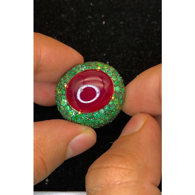 Gemstone Bochic "Orient" Natural Emerald & Ruby Cocktail Ring Set In 18K Gold & Silver For Sale - Image 7 of 12