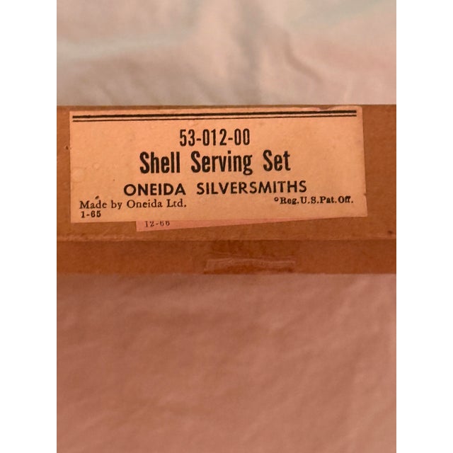 Vintage Oneida Silversmiths Shell Serving Bowls – Set of 2. Silverplate mid-century design featuring elegant scallop shell...