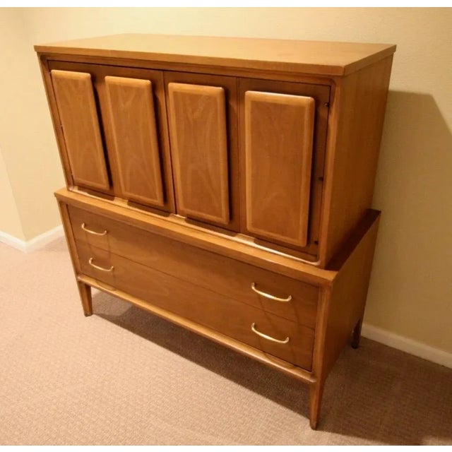Mid-Century Modern 1960s Mid Century Modern Dresser For Sale - Image 3 of 11