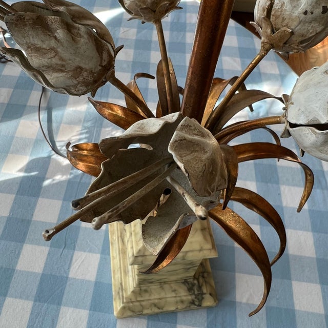 Italian Beautiful vintage carved marble and tole lamp // Tole tulip flowers // Made in Italy // midcentury marble accent lamp / alabaster table lamp For Sale - Image 3 of 9