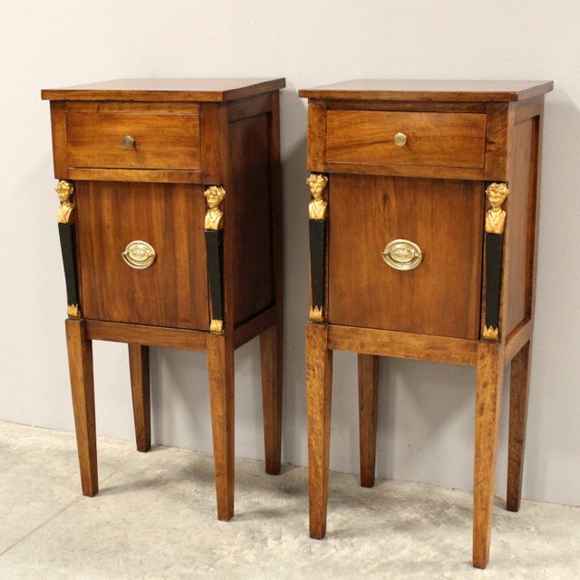Italian Directoire Bedside Tables in Walnut, 1790s, Set of 2 For Sale - Image 4 of 14