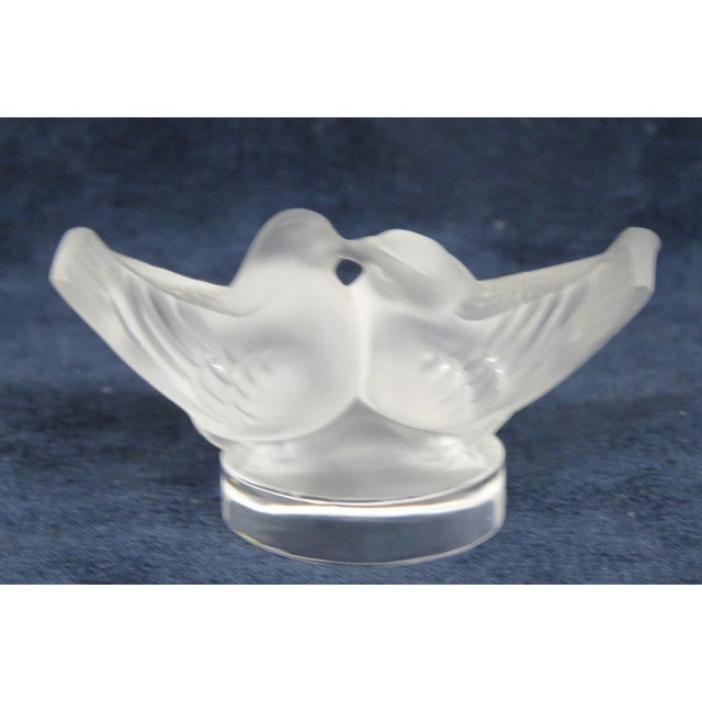 Figurative Lalique France Satin Crystal Lovebirds Kissing Doves Figurine Paperweight 5199b For Sale - Image 3 of 9