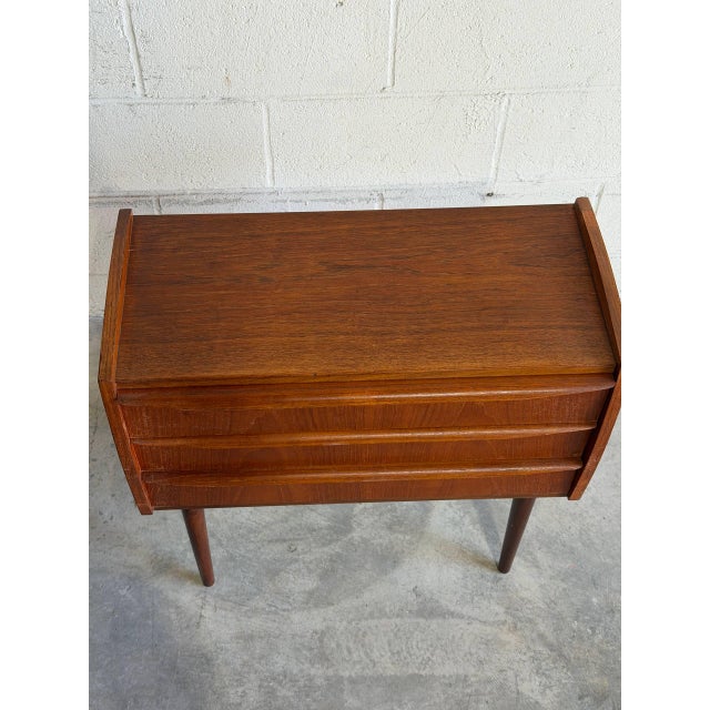 Vintage Danish Teak 3 Drawer Dresser Scandinavian Modern Bedside Table For Sale In Los Angeles - Image 6 of 9