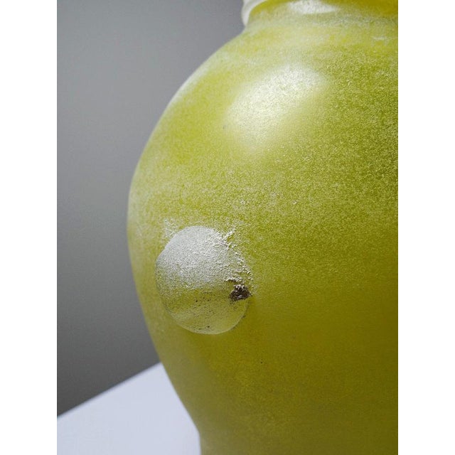 White Murano Scavo Yellow Baluster Vase from Seguso Vetri Darte, 1960 For Sale - Image 8 of 11