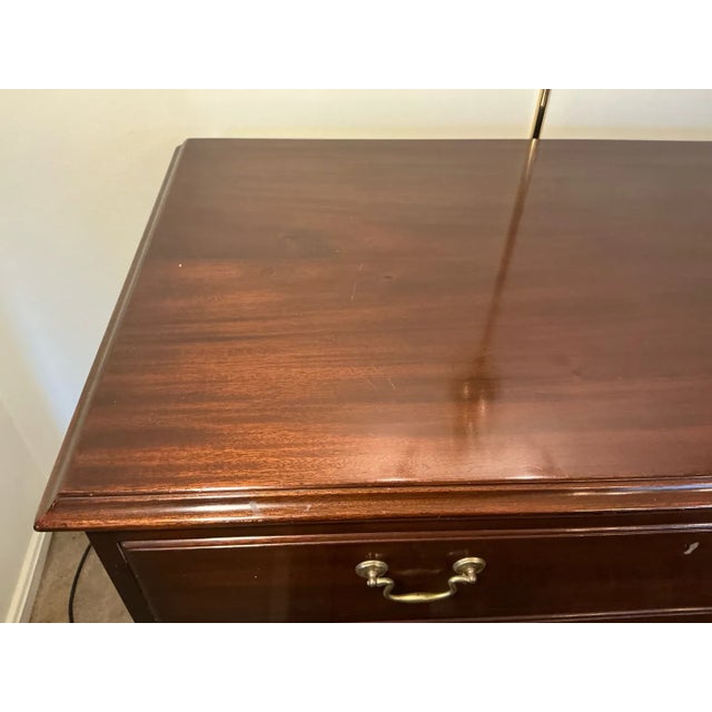 1990s Kittinger Mahogany Four-Drawer Bachelor Chests, Matched Pair For Sale - Image 12 of 16