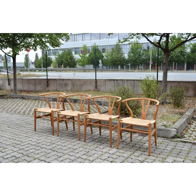 CH24 Wishbone Y Chair in Oak by Hans J. Wegner for Carl Hansen, 1970s, Set of 4 For Sale - Image 6 of 18