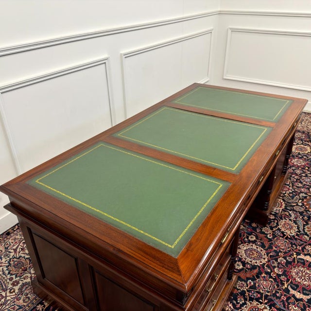 Large Classic English Desk in Leather For Sale - Image 18 of 18