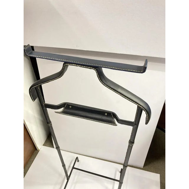 1950s Valet in Leather by Jacques Adnet, 1950s For Sale - Image 5 of 9