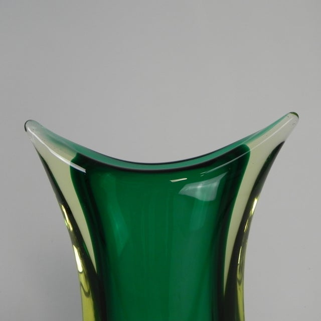 Murano Sommerso Vase in Green and Yellow-Amber Glass, 1960s For Sale - Image 11 of 15