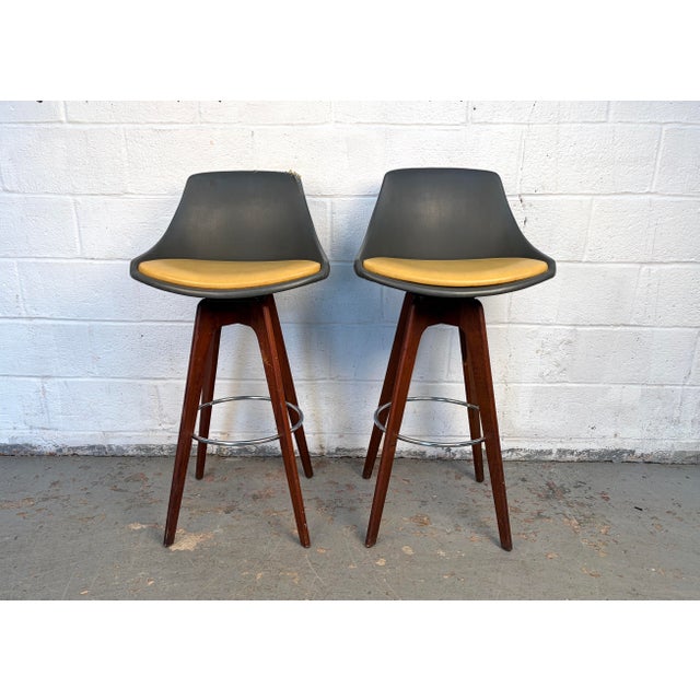 Pair of Mid-Century Modern Swivel Bar Stools, Circa 1970s For Sale - Image 4 of 15